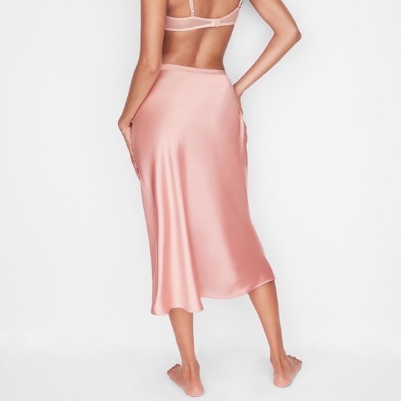 Victoria’s Secret Bundle of Four Silk Pencil Skirts - Picture 3 of 8